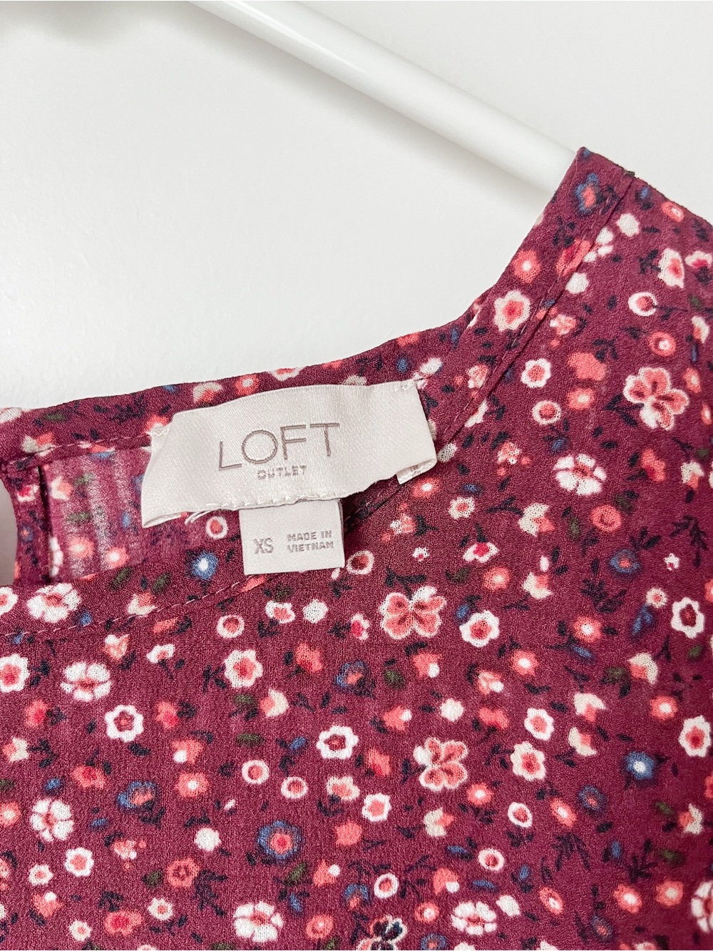 LOFT | Burgundy | Floral Puff-Sleeve | Top - Picture 3 of 4